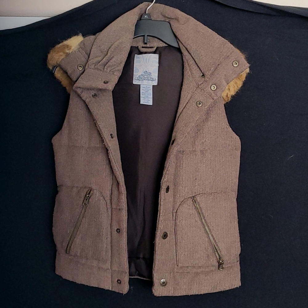 Cozy Brown Vest Fur hood
